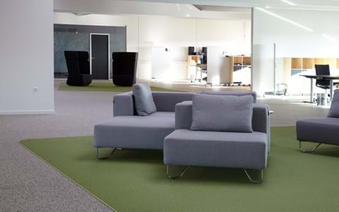 afpasset Fraster tæppe grøn på kontor